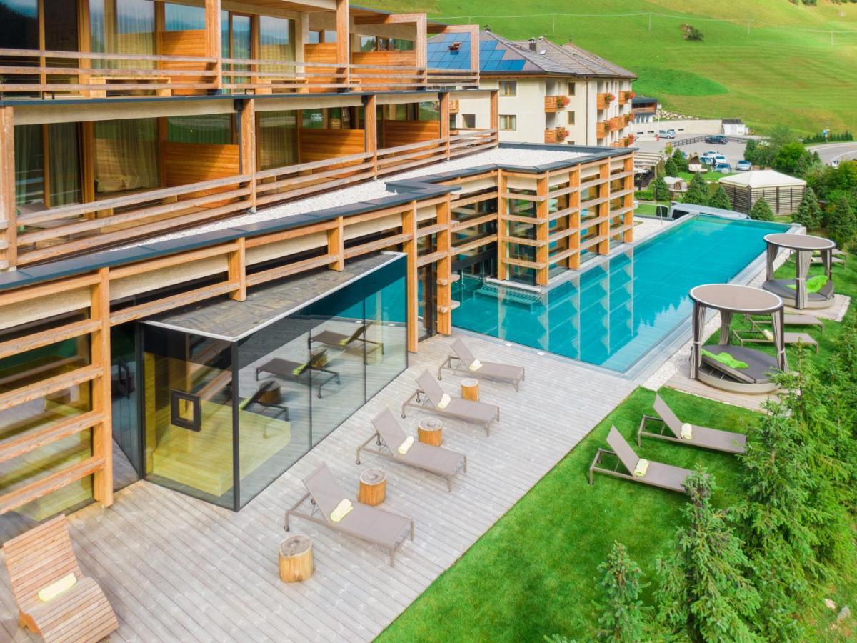 Hotel Cristallo - Wellness Mountain Living Badia  Esterno foto
