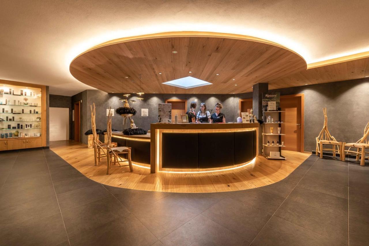 Hotel Cristallo - Wellness Mountain Living Badia  Esterno foto
