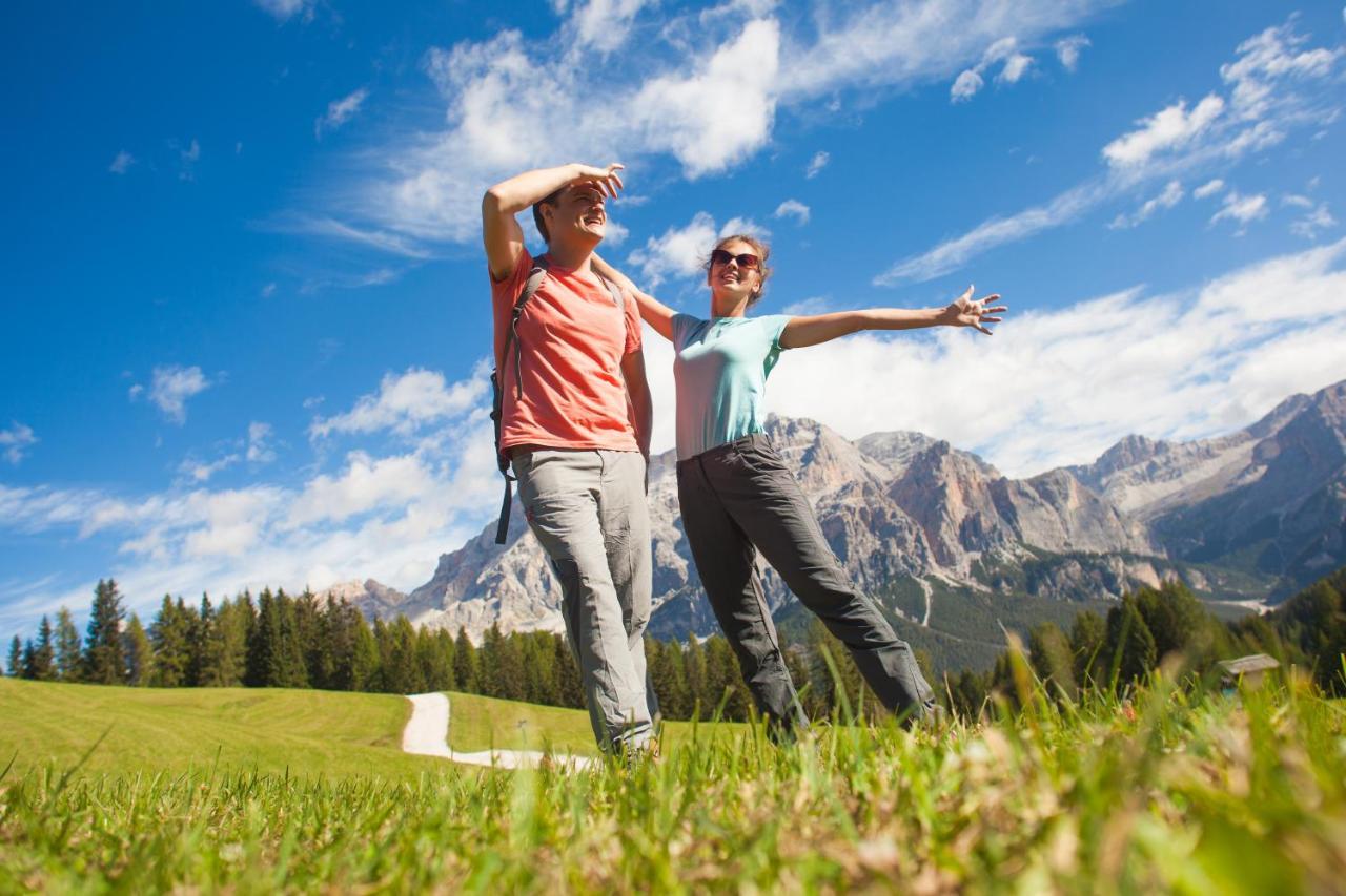 Hotel Cristallo - Wellness Mountain Living Badia  Esterno foto